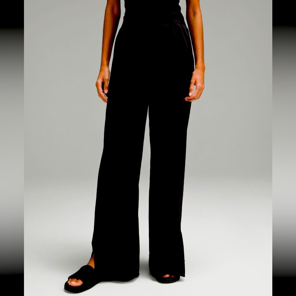 Lululemon Stretch Woven High Rise Pant - Medium